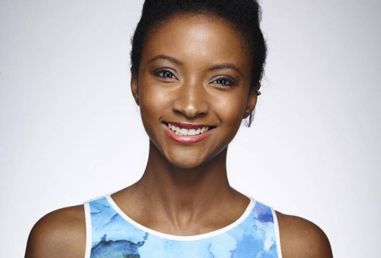 Mengenal Si Seksi Lyndsey Scott Yang Jago Programming